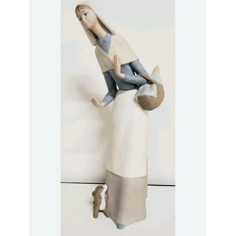 Lladro Shepardess Woman Carrying Bread Basket w/Dog Figurine Made In Spain 10"